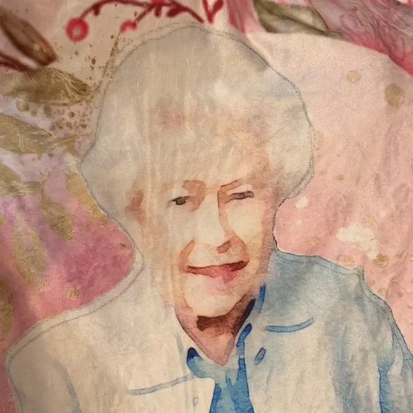 π Queen Elizabeth II art, queen memorial throw, wall art, floral gift, blanket - Picture 11 of 12